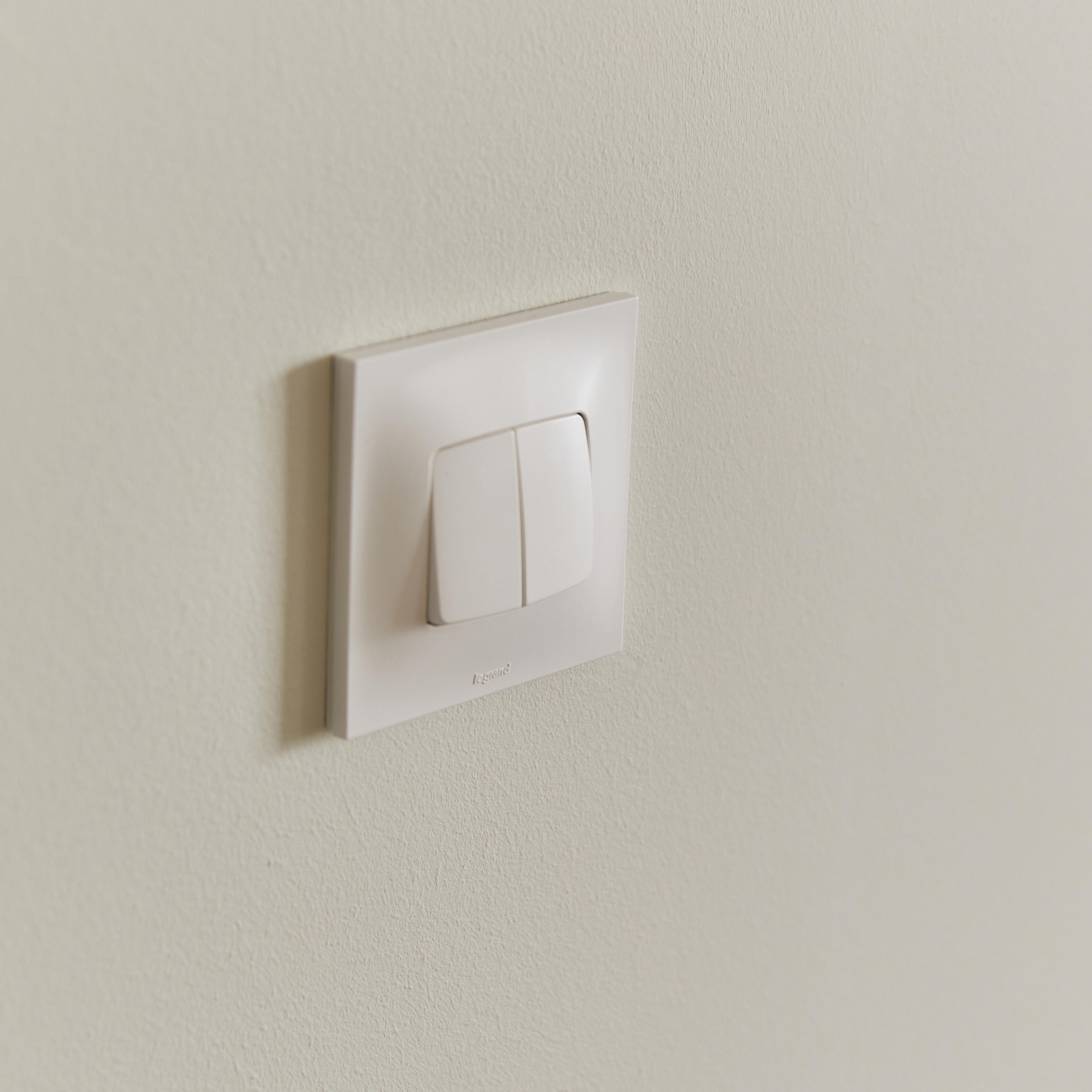 Interrupteur va-et-vient et poussoir complet, LEGRAND Neptune, blanc - 2