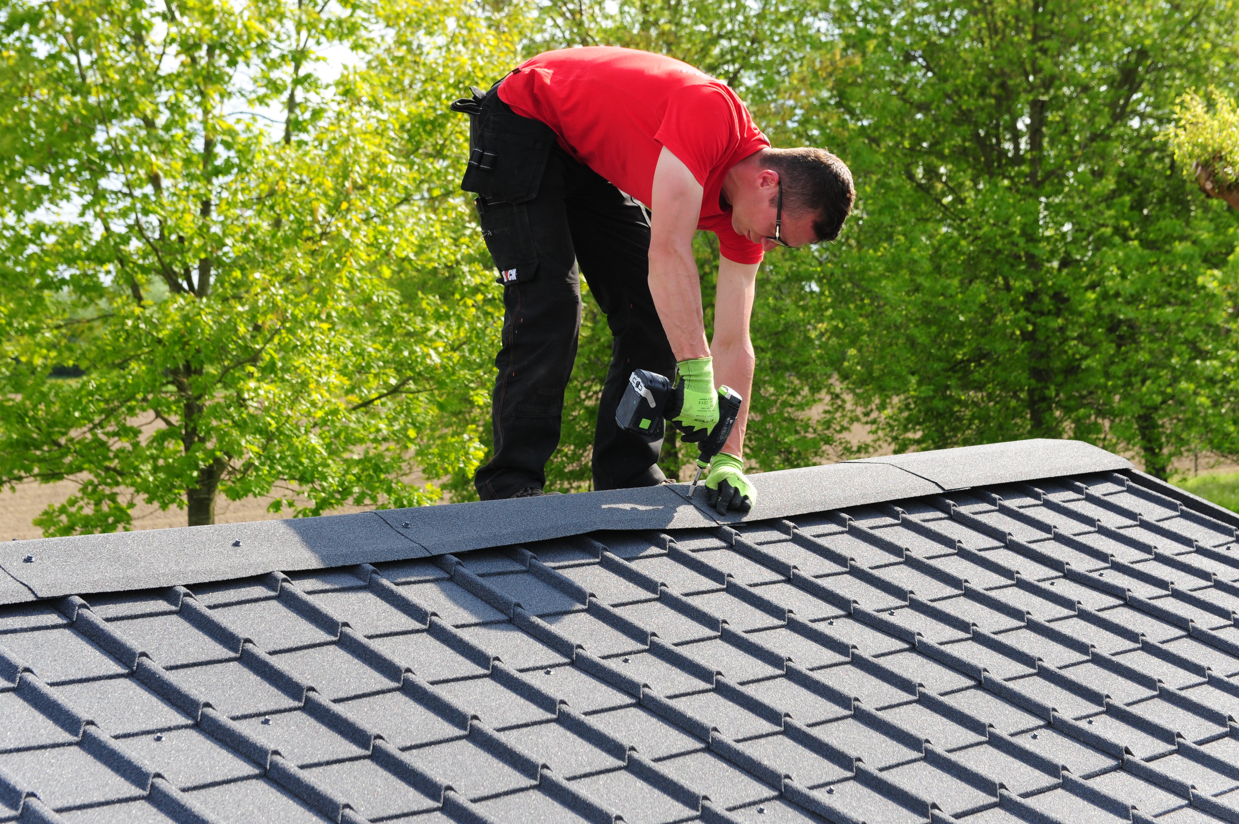 Plaque de toiture Easy anthracite Linea l.0.83 x L.1.13m, IKO - 2