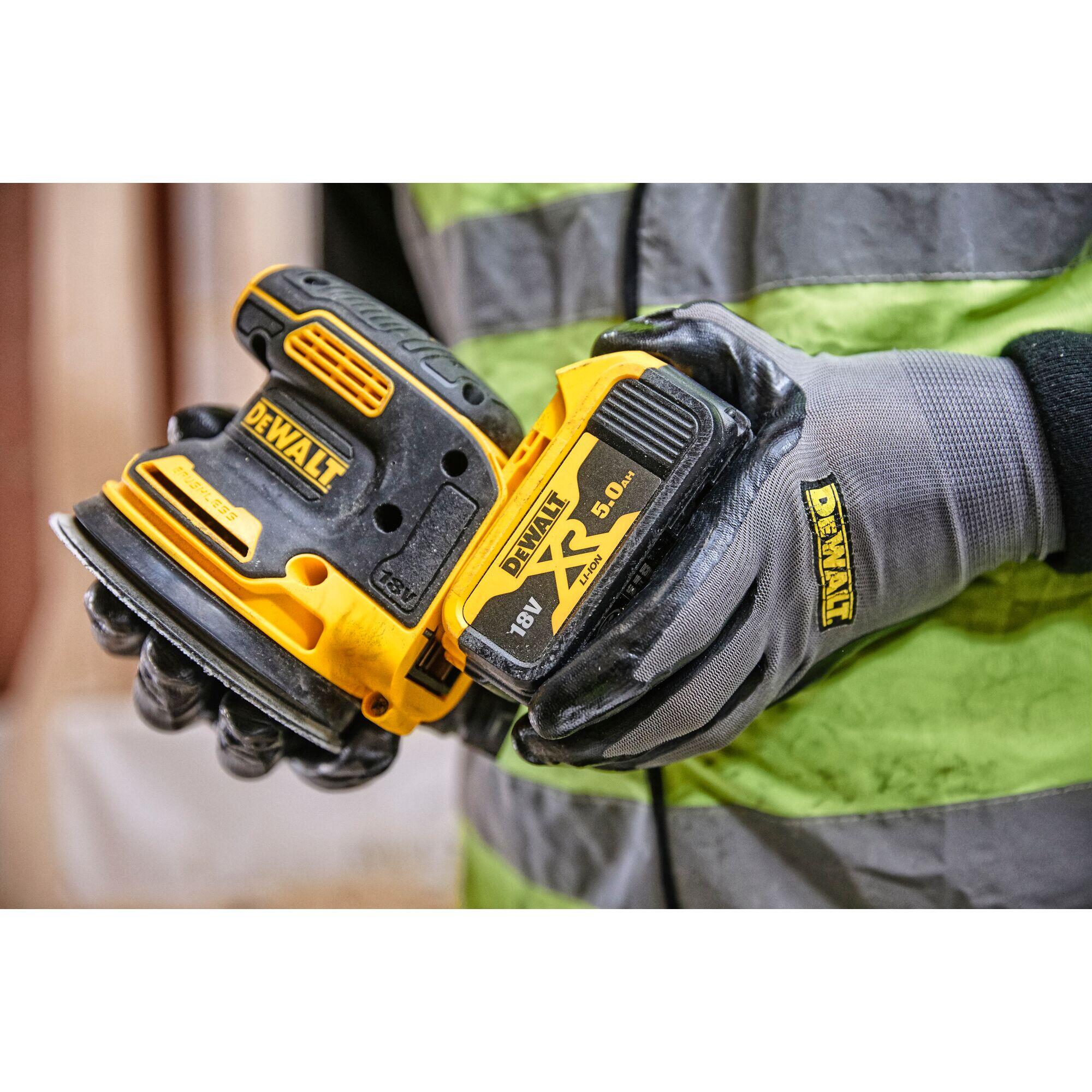 Lot de 2 Batteries XR 18V 5Ah + Chargeur indicateur LED DEWALT, DCB1104P2-QW - 9
