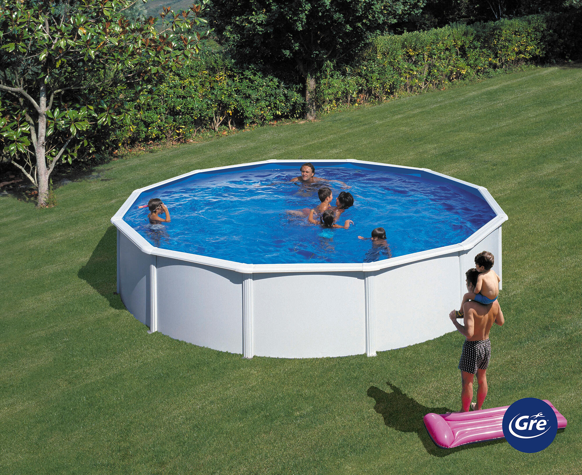 Date un buen chapuzón en una de nuestras piscinas elevadas de acero, composite y de madera