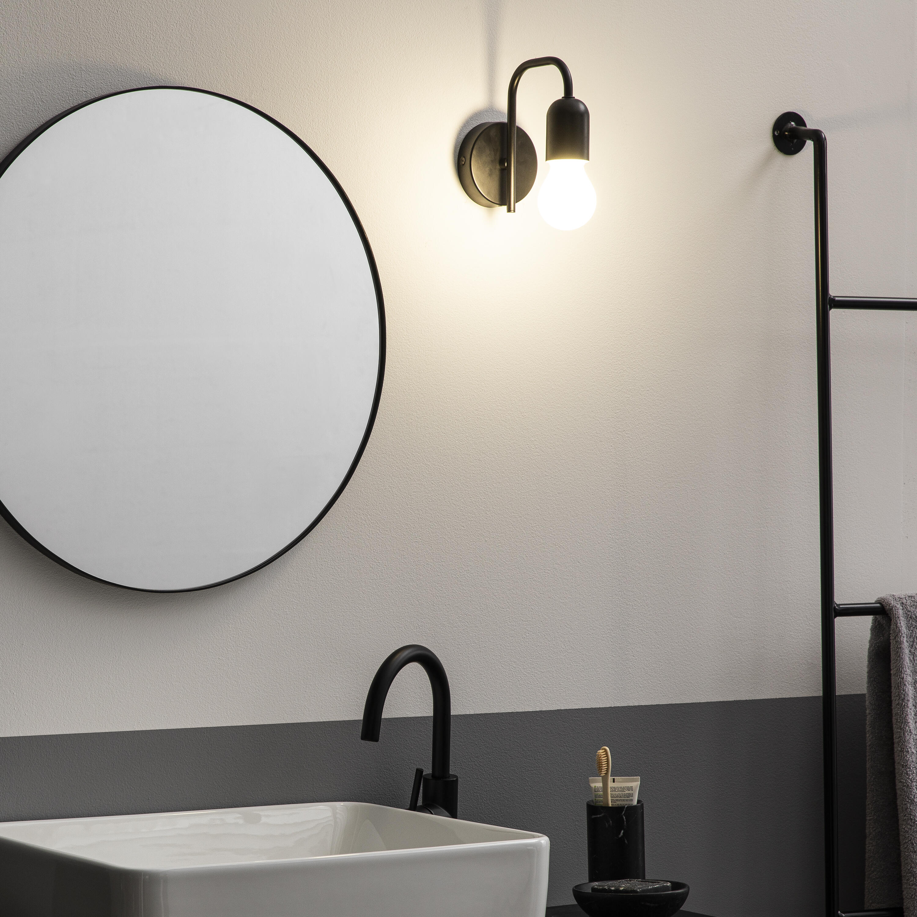 Applique salle de bain Varela E27 IP44, métal noir, Inspire - 2