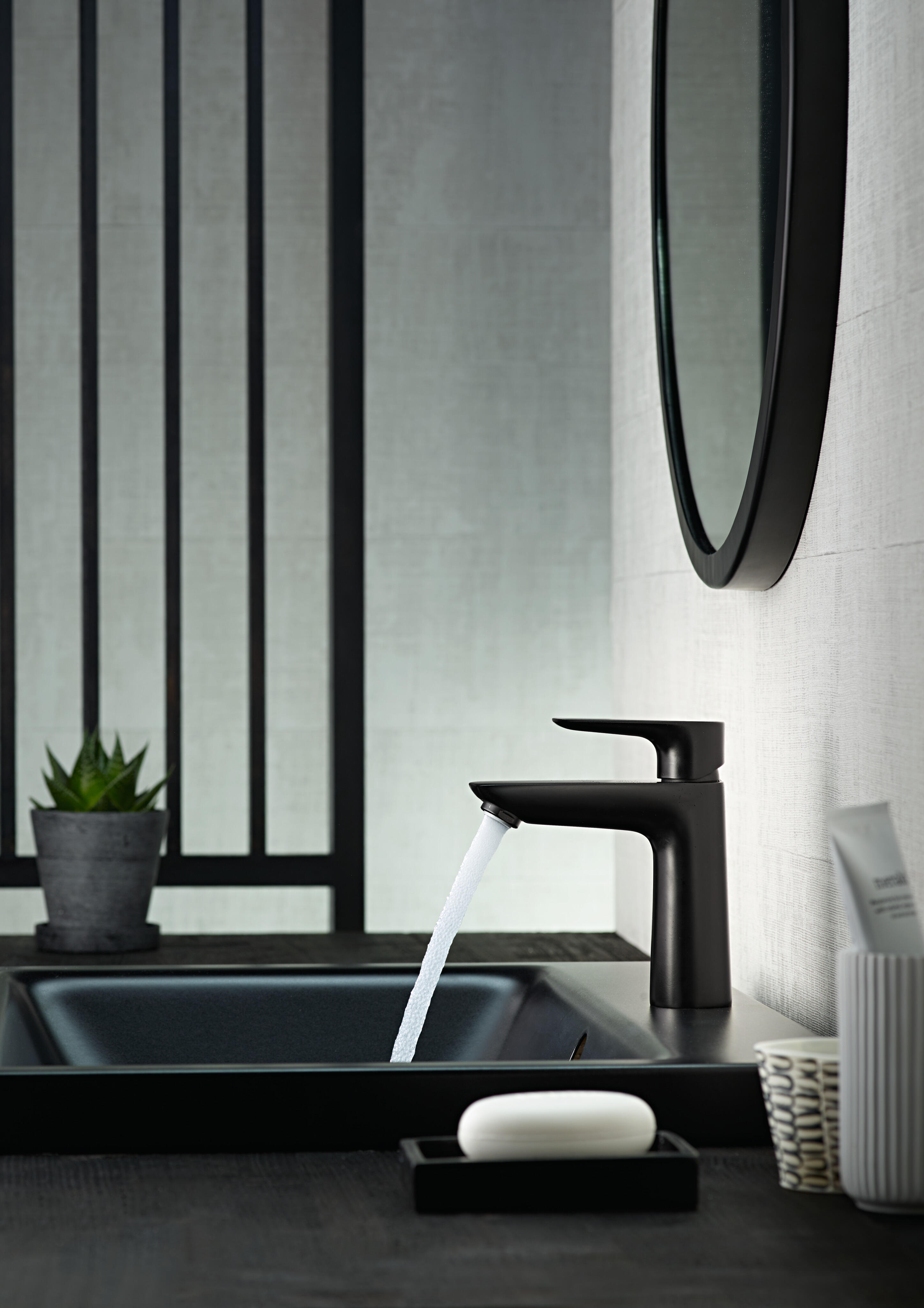 Rubinetto per lavabo a canna media getto laminare cristallino Talis E nero pvd opaco HANSGROHE H 16.2 cm - 2