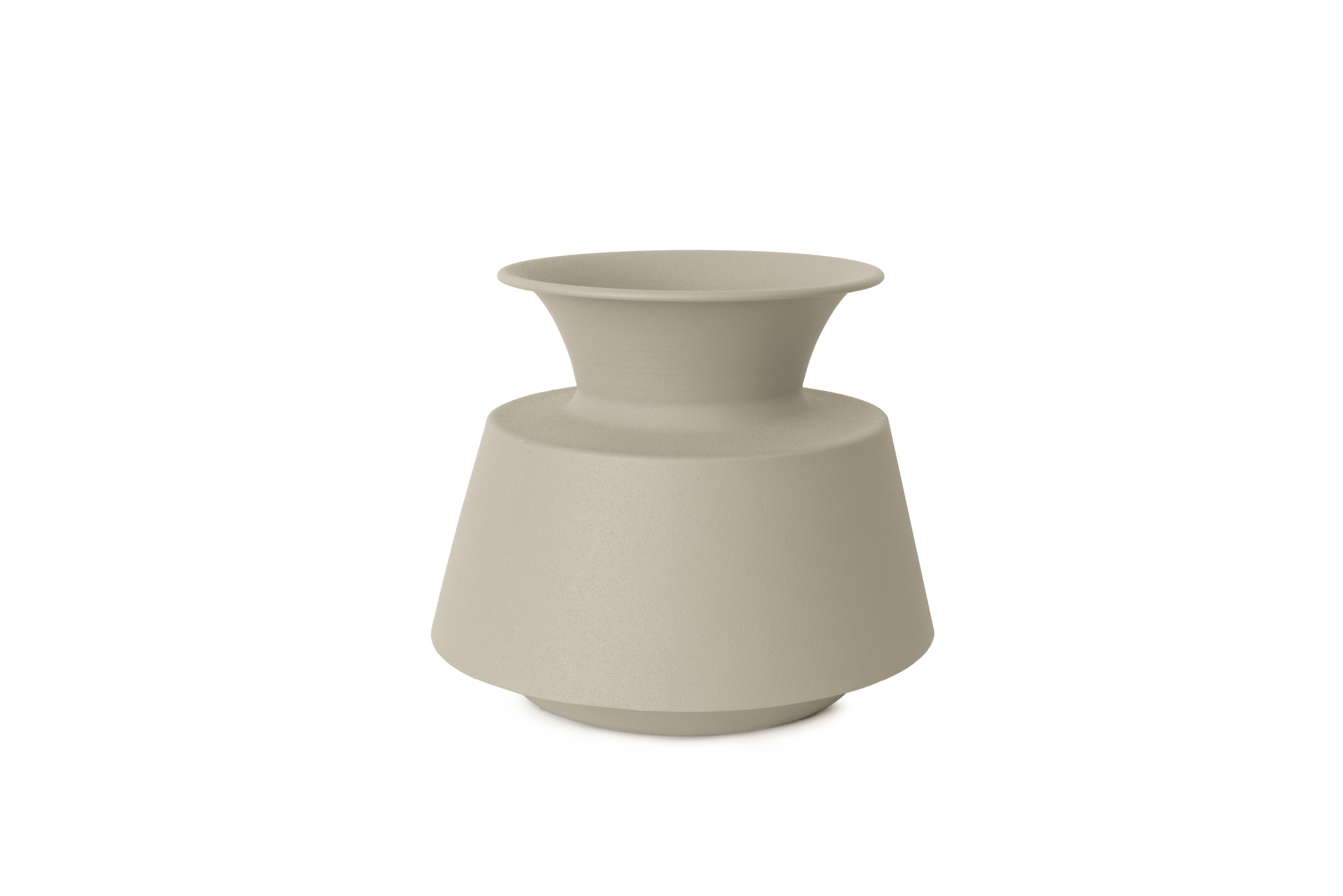 Jarrón base redonda mediano de metal crema 21x17.5 cm