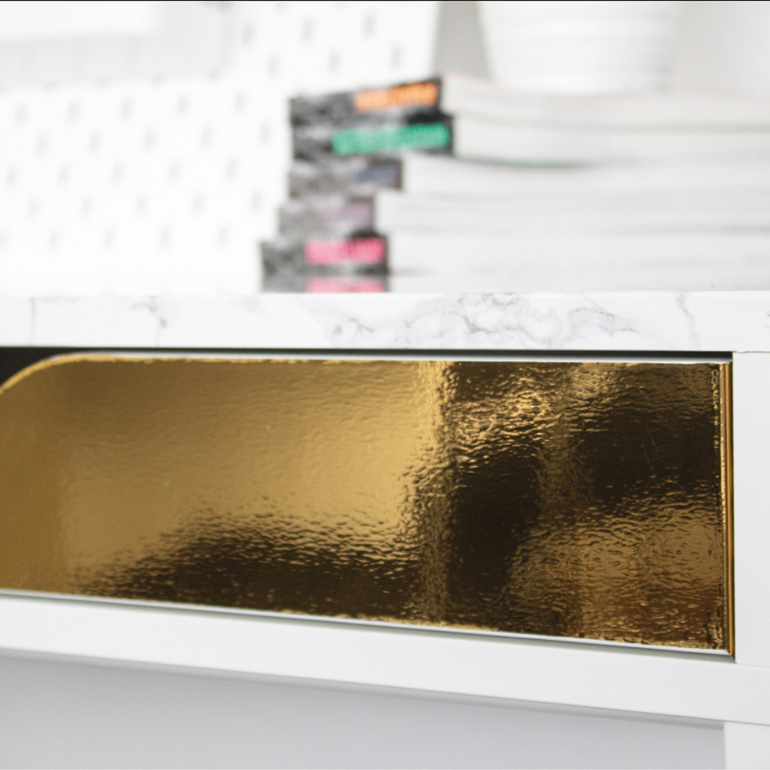 Adhesivo decorativo para muebles liso dorado d-c-fix de 0.45 x 1.5m
