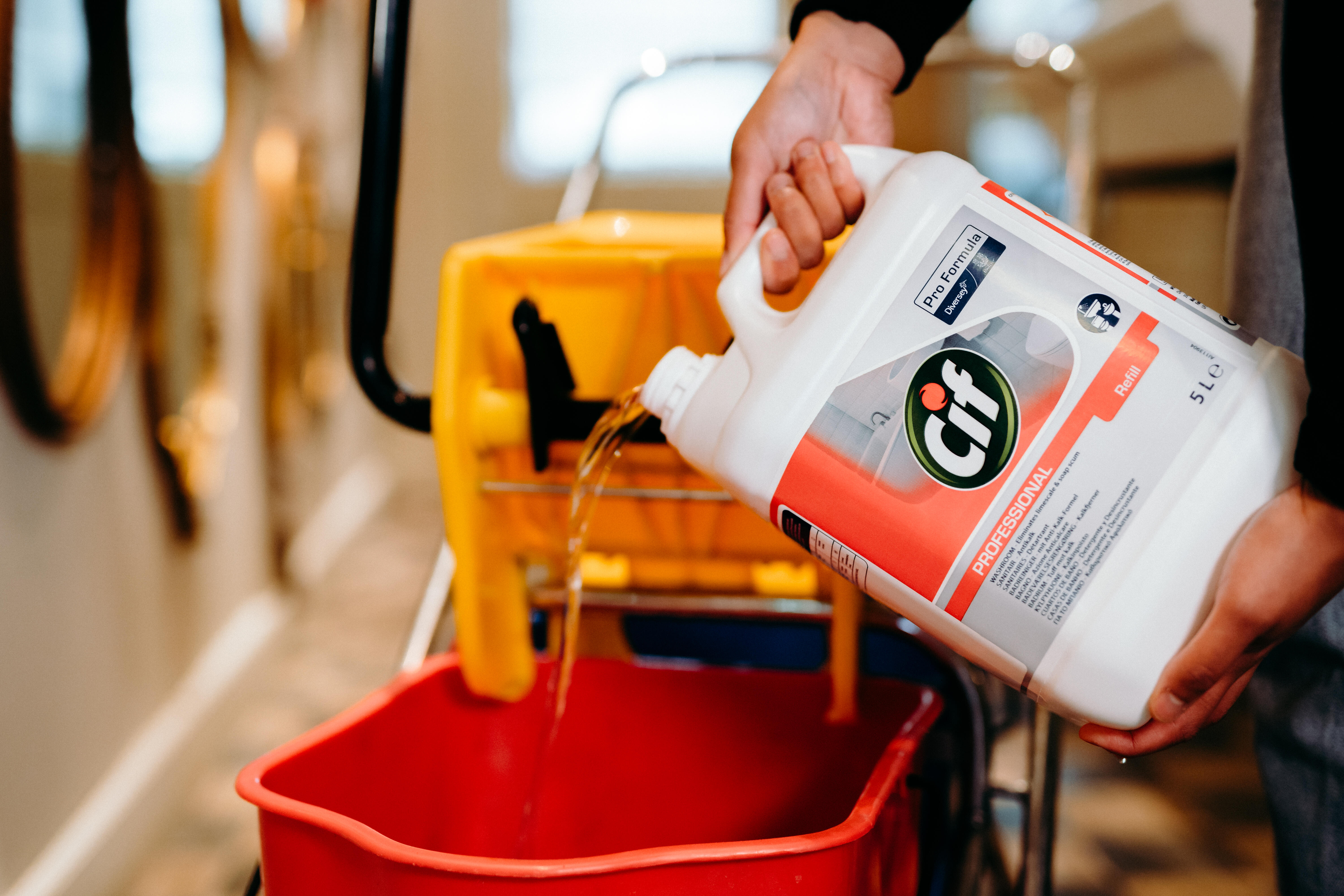 Détartrant CIF PRO FORMULA Sanitaire 2 en 1, 5L - 2