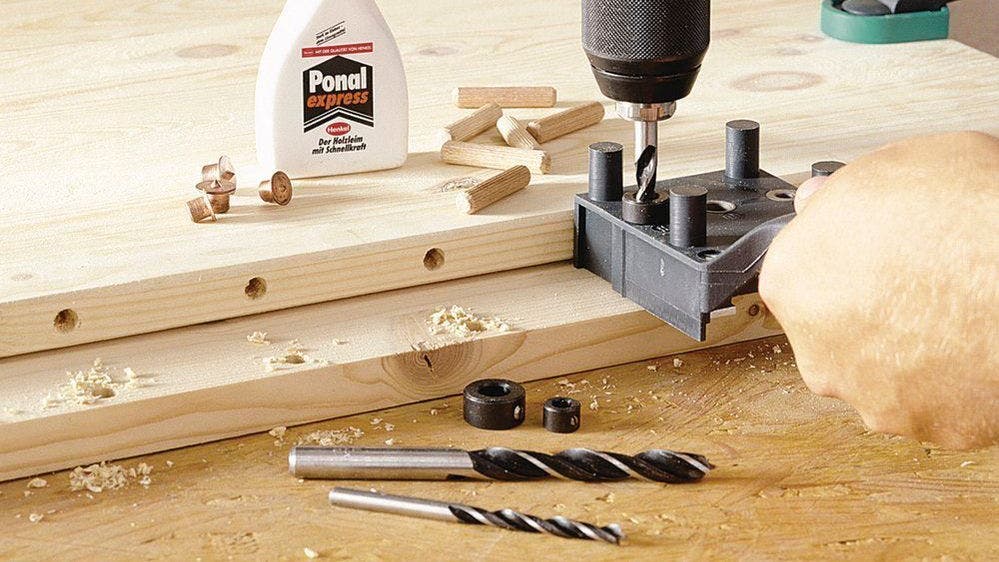 Cómo ensamblar tableros con tubillones de madera