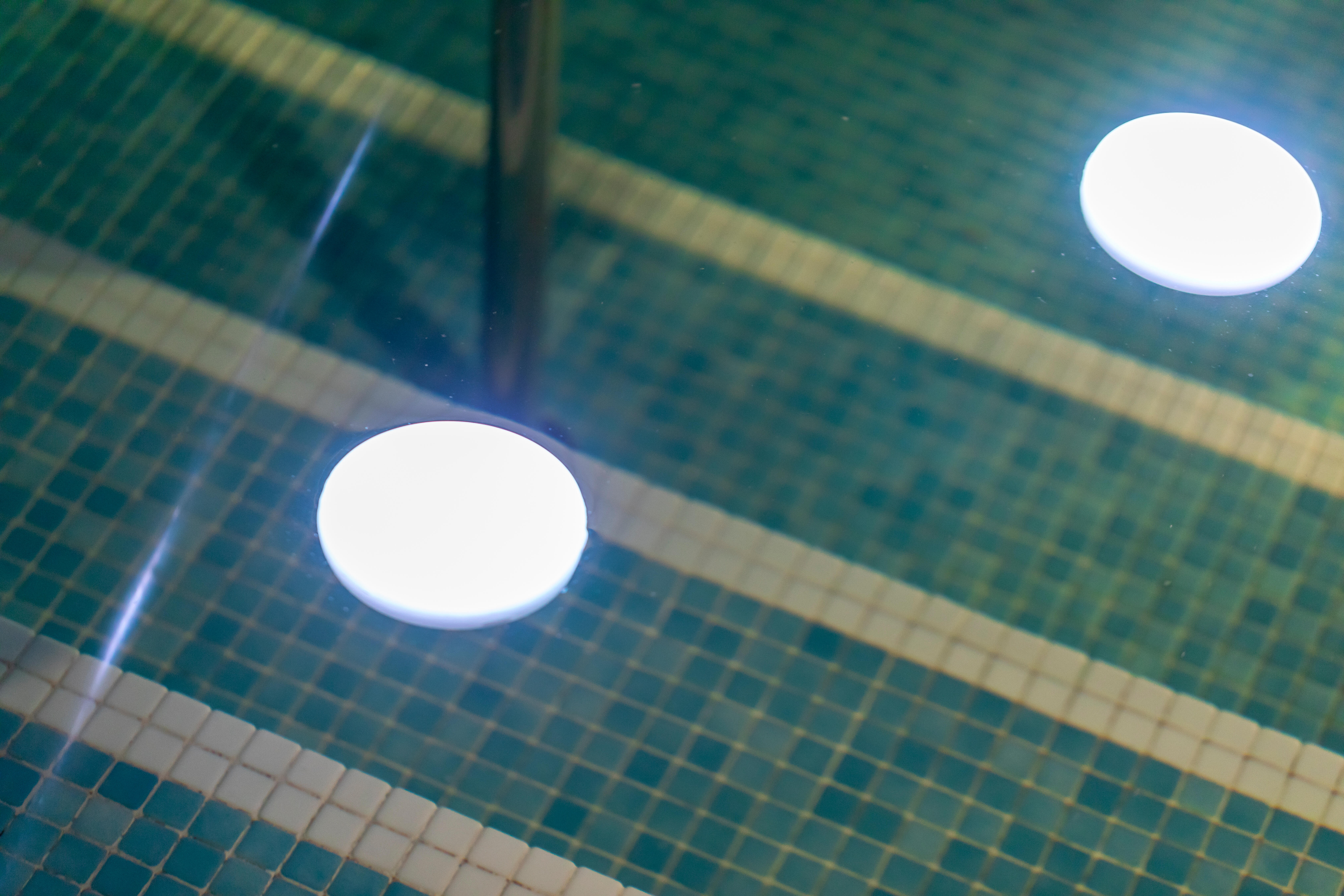Luz para piscina Papaya RGB IP68 con usb y mando a distancia 12 cm diámtro - 7