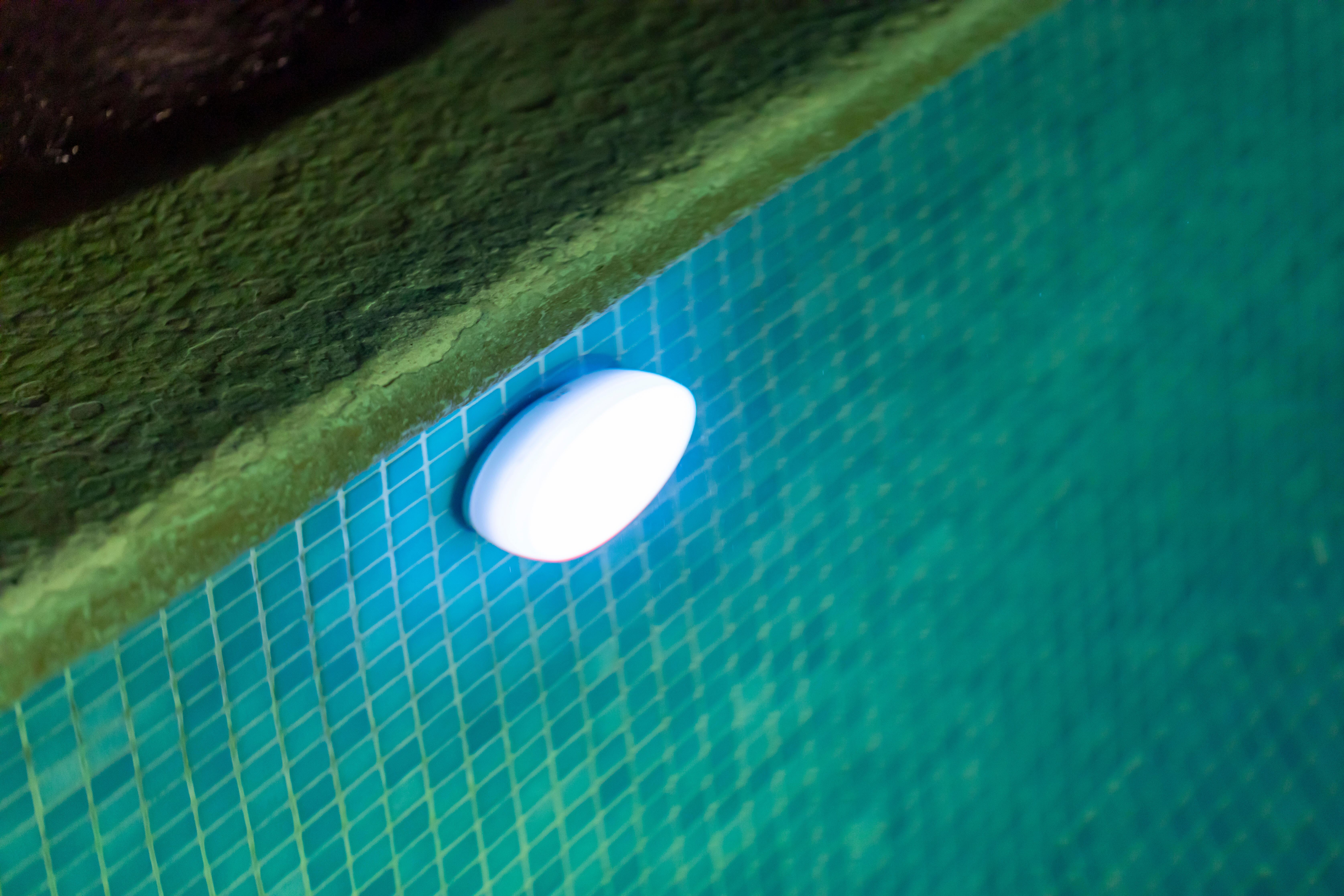 Luz para piscina Papaya RGB IP68 con usb y mando a distancia 12 cm diámtro - 6