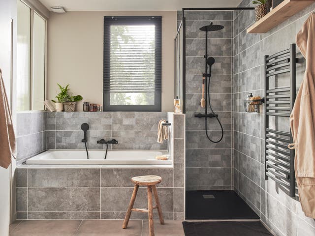 photo d'une belle salle de bains familliale