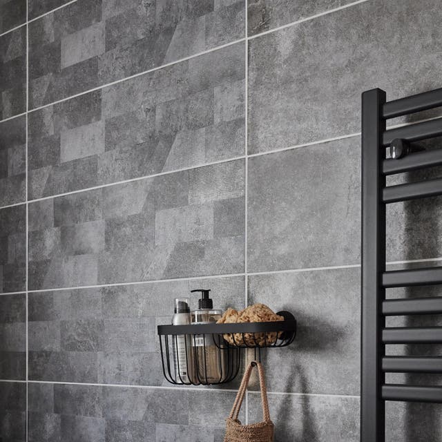 photo du carrelage murale d'une salle de bains aux tons gris
