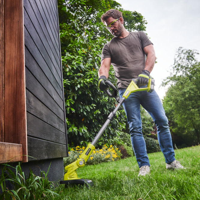 Coupebordures sans fil RYOBI ONE+ RLT183250F 18V, l.30 cm, 1 batterie 5Ah Leroy Merlin