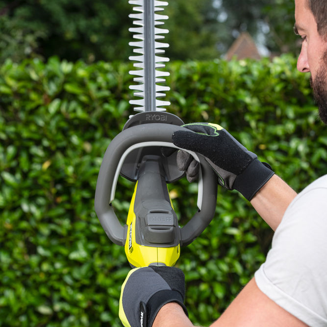 Taille-haie sans fil RYOBI One+ Ry18ht55a 18V, L.55 cm, 1 batterie 4Ah - 6