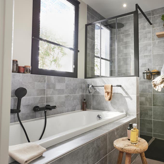 photo d'une petite salle de bains familiale