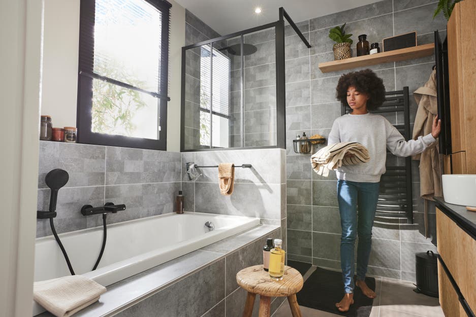 photo d'une petite salle de bains familiale