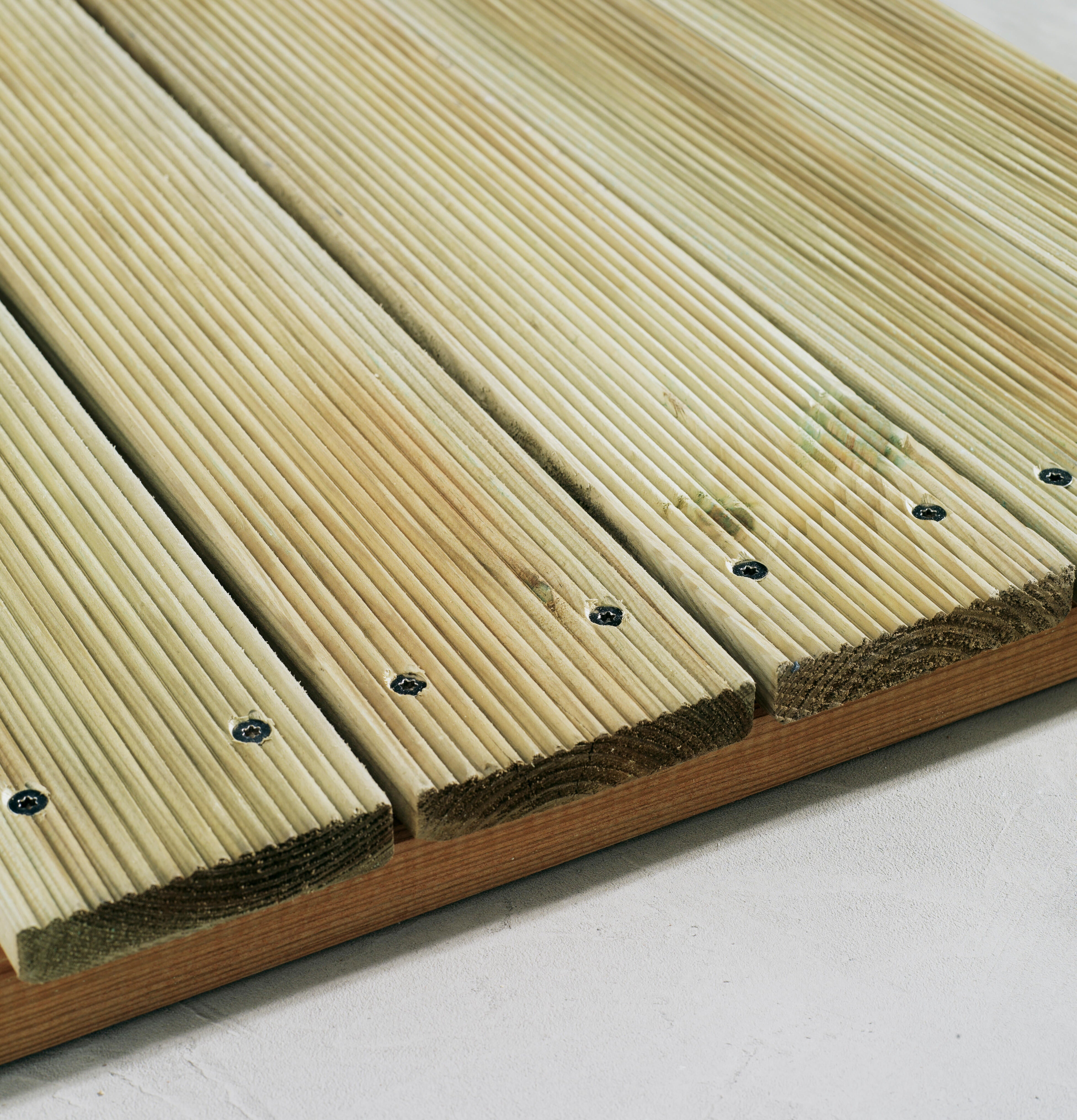 Deck de madeira PINHO 19MM 240X9,5CM - 33