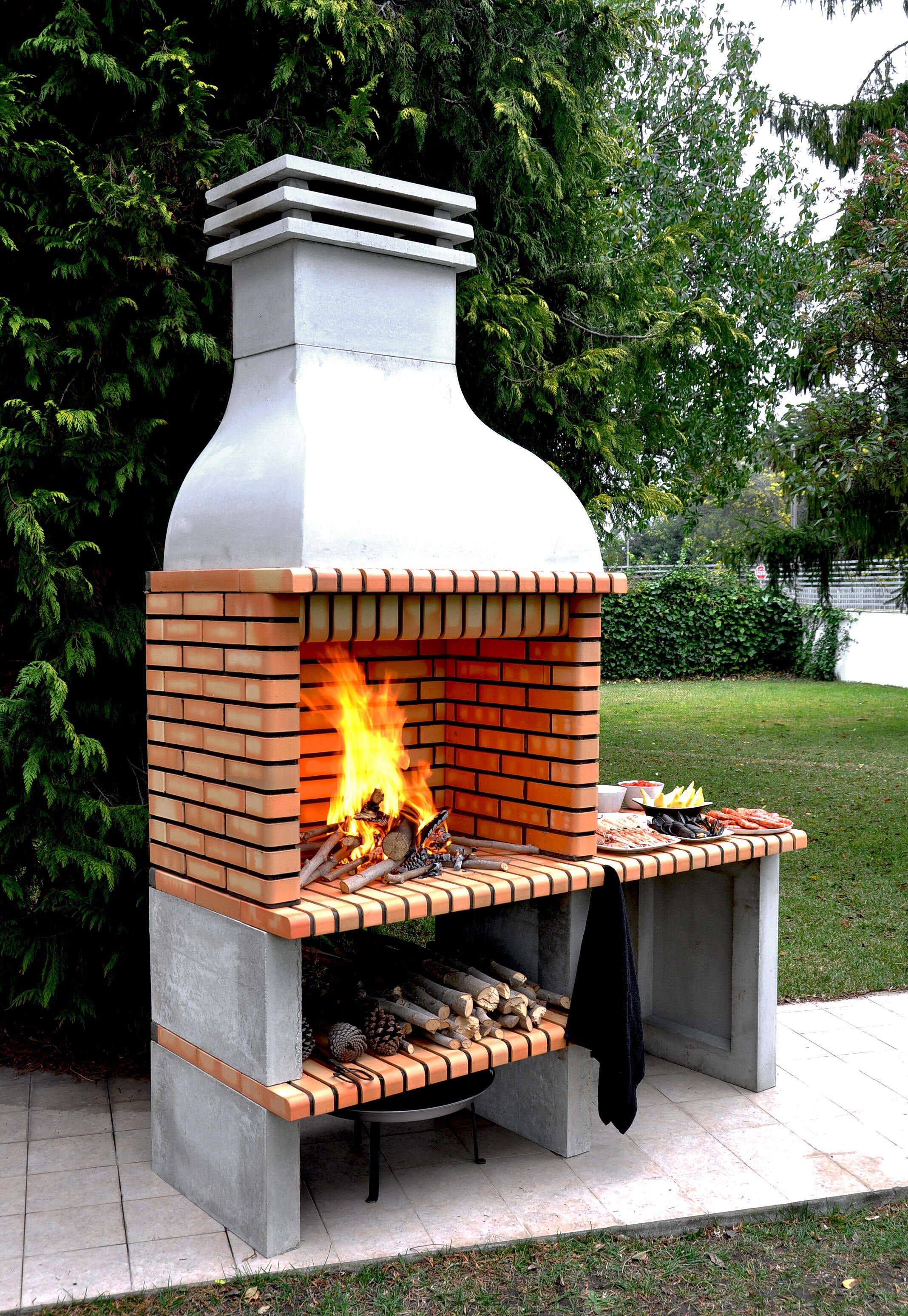 Barbacoa de obra MOVELAR hormigón, ladrillo madera y carbón Ondara recomendado para más de 10 personas - 3