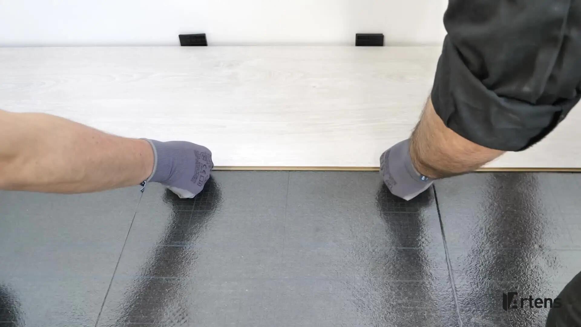 vídeo de instalação de pavimento flutuante laminado artens com sistema de click