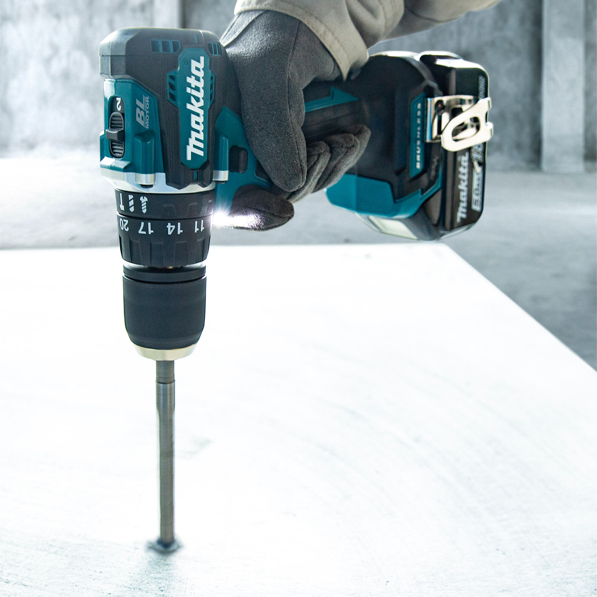 Taladro a batería MAKITA 18V Brushless - 2 baterias - Taladro percutor - 3
