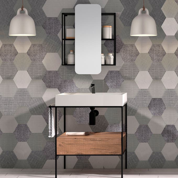 Baño con diseño geométrico