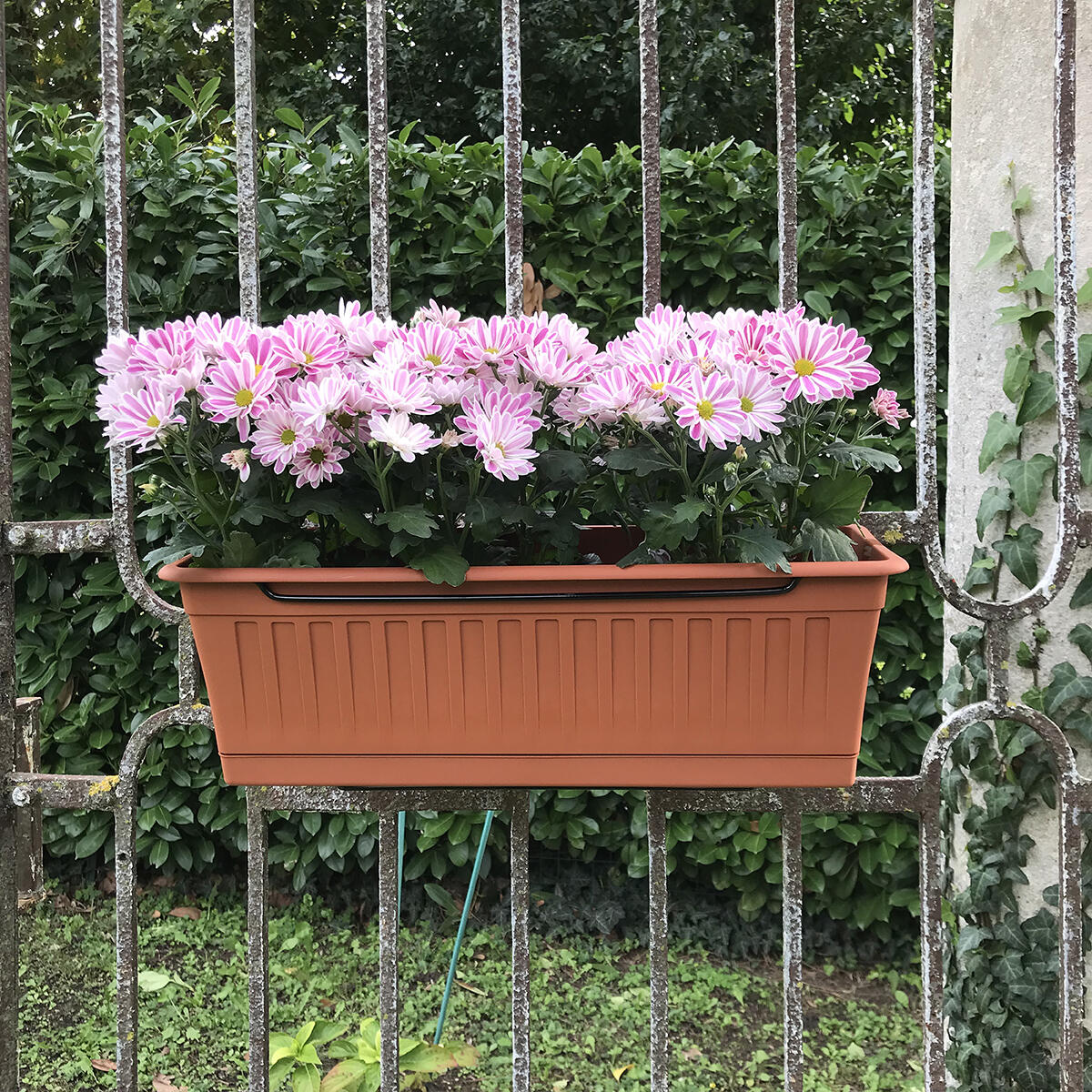 Vaso con sottovaso e supporto Venezia in polipropilene terracotta H 20.5 cm, 7.5 l STEFANPLAST - 2