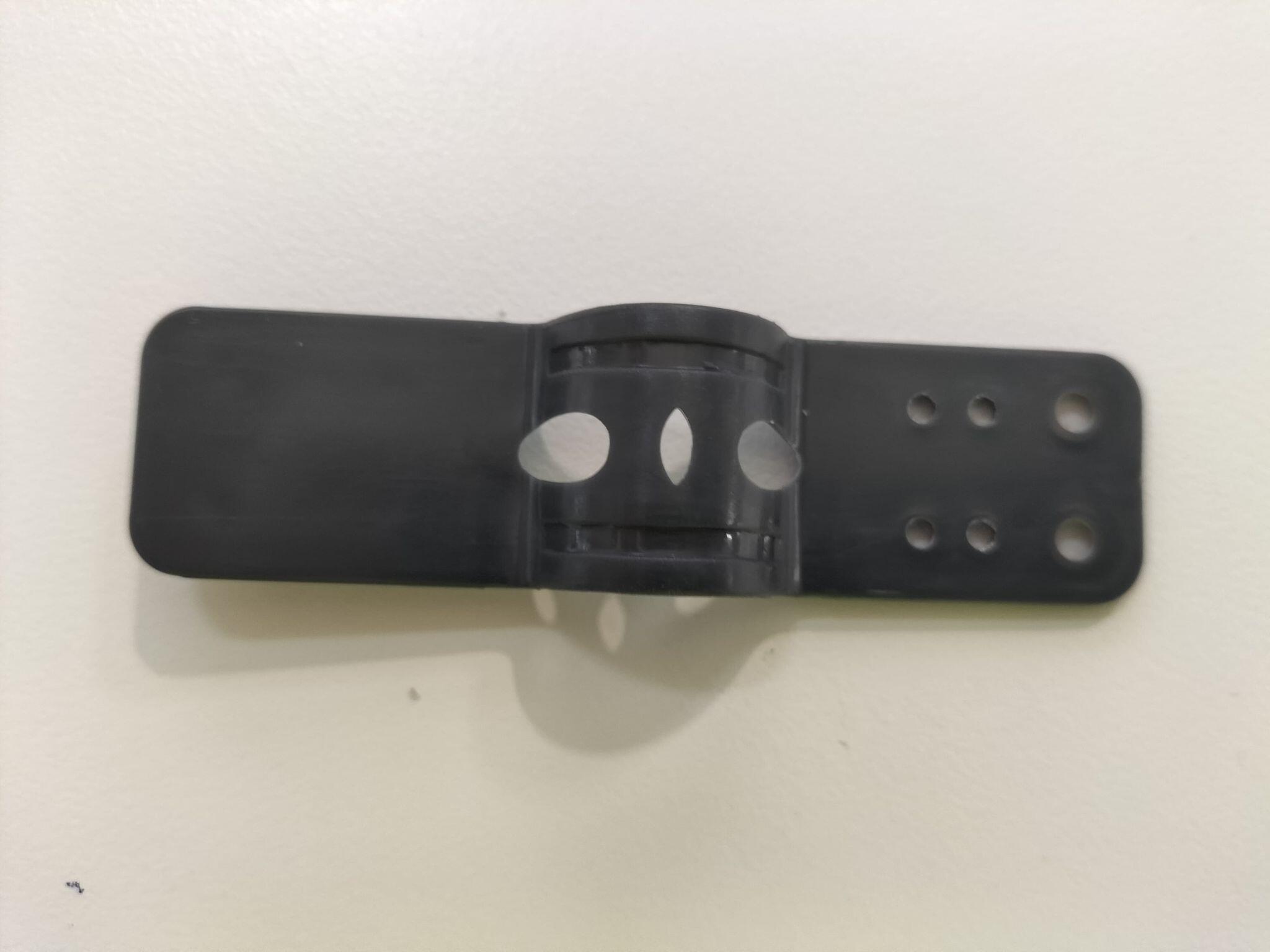 Fijación plástica para ocultación color gris antracita 7.6 cm de largo