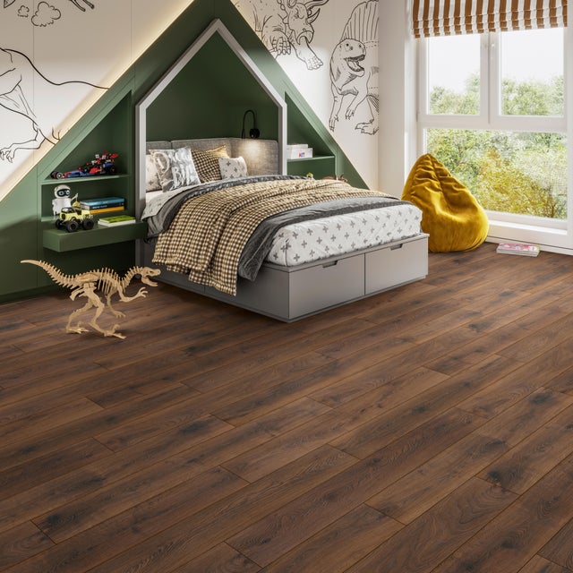 suelo laminado madera oscura