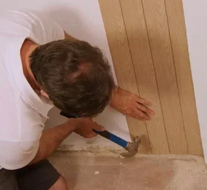 Querido a pregar os rodapés à parede