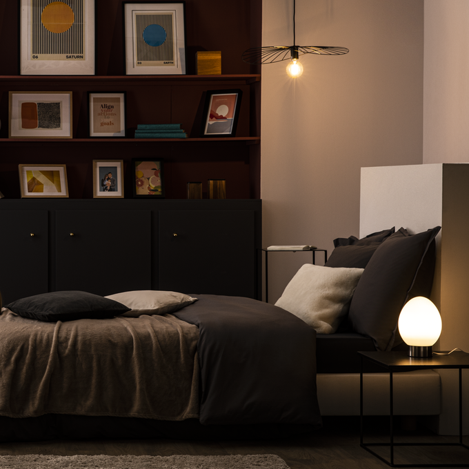 quarto em tons de bege e preto