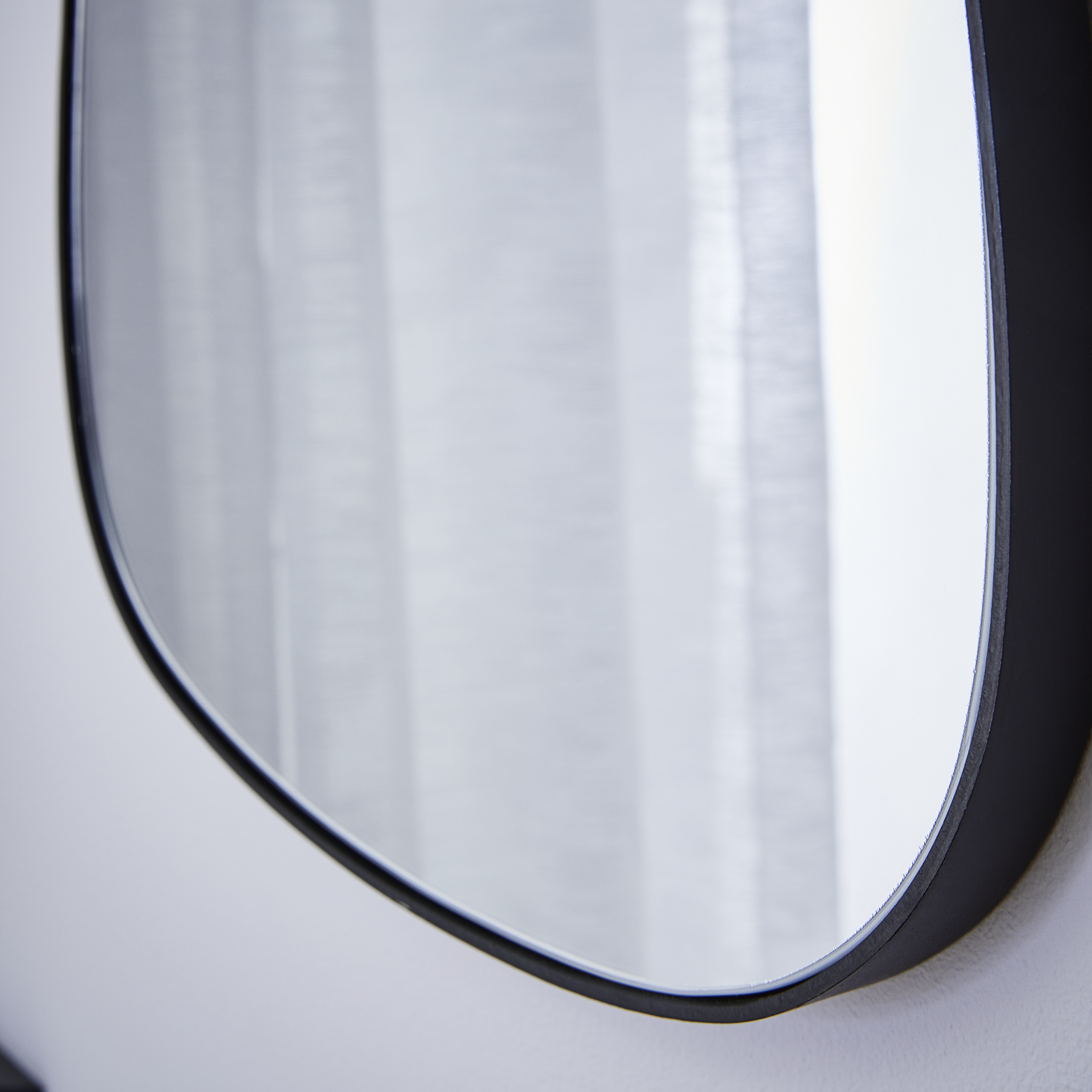 Specchio OGIVE asimmetrico in metallo nero 30 x 50 cm INSPIRE - 23