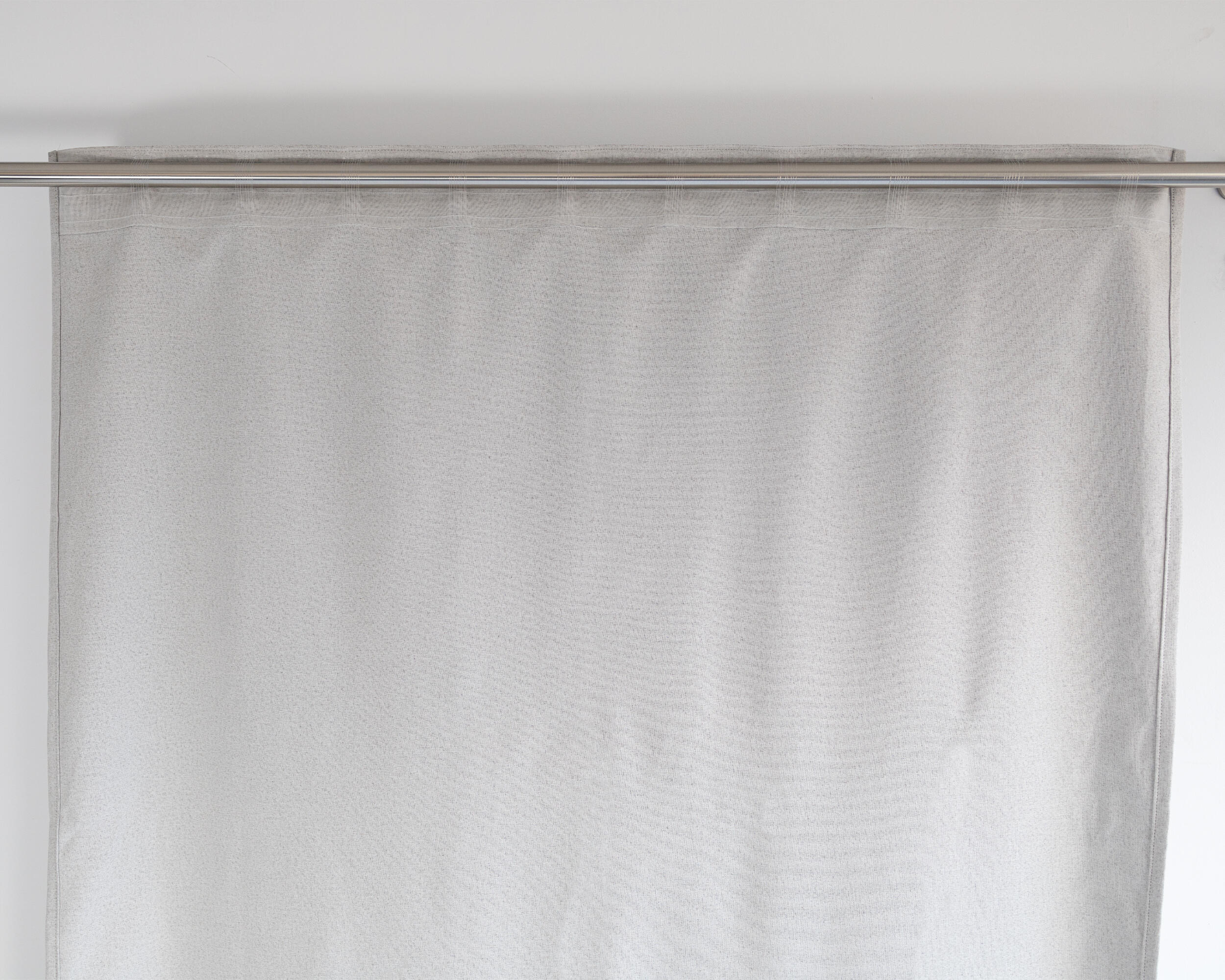 Cortina cinta frunce, trabilla oculta opaca aislante fónico Sidney poliéster de 200x270cm liso beige. Incluye cinta termoadhesiva - 7