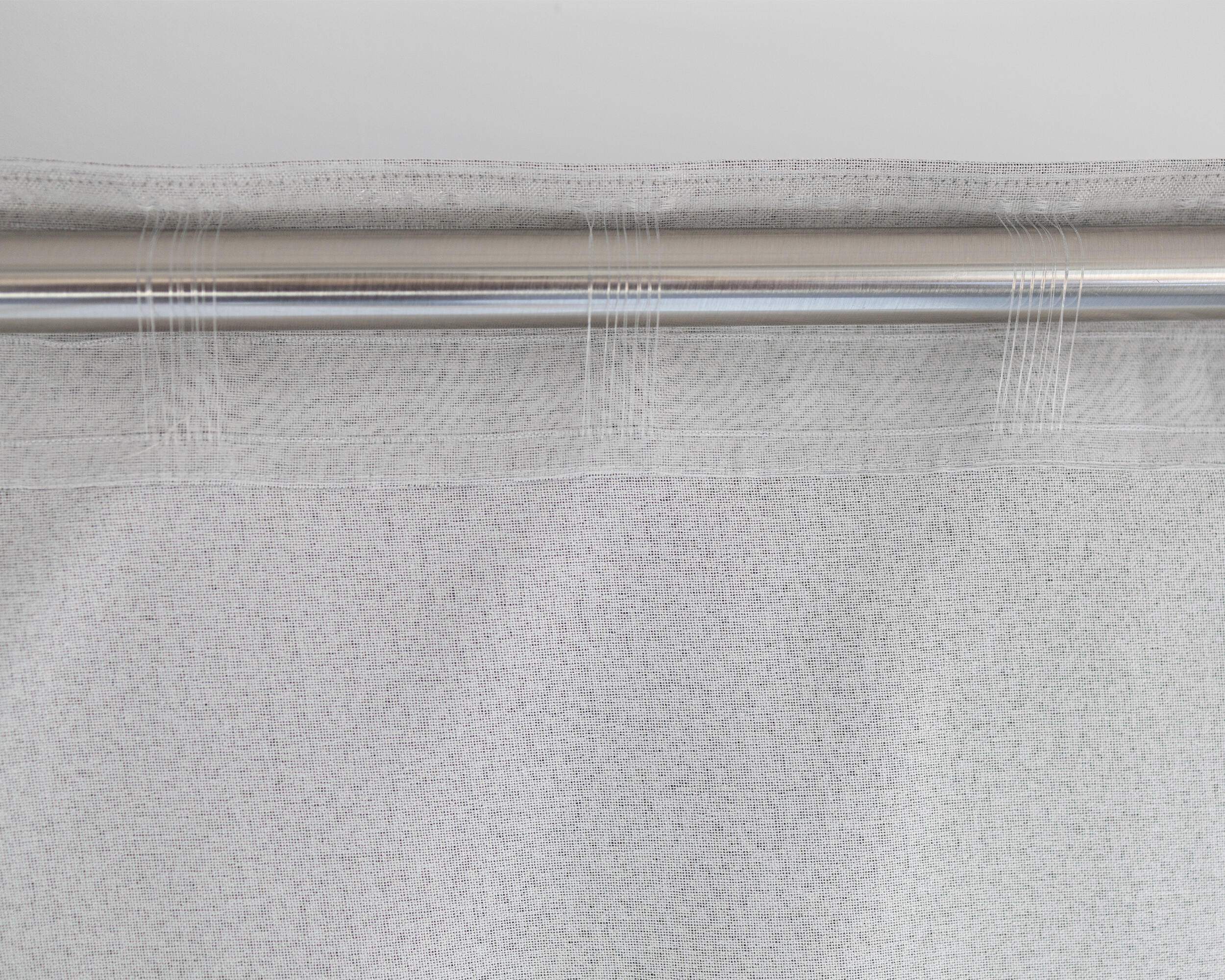 Cortina cinta frunce, trabilla oculta opaca aislante fónico Sidney poliéster de 200x270cm liso beige. Incluye cinta termoadhesiva - 6