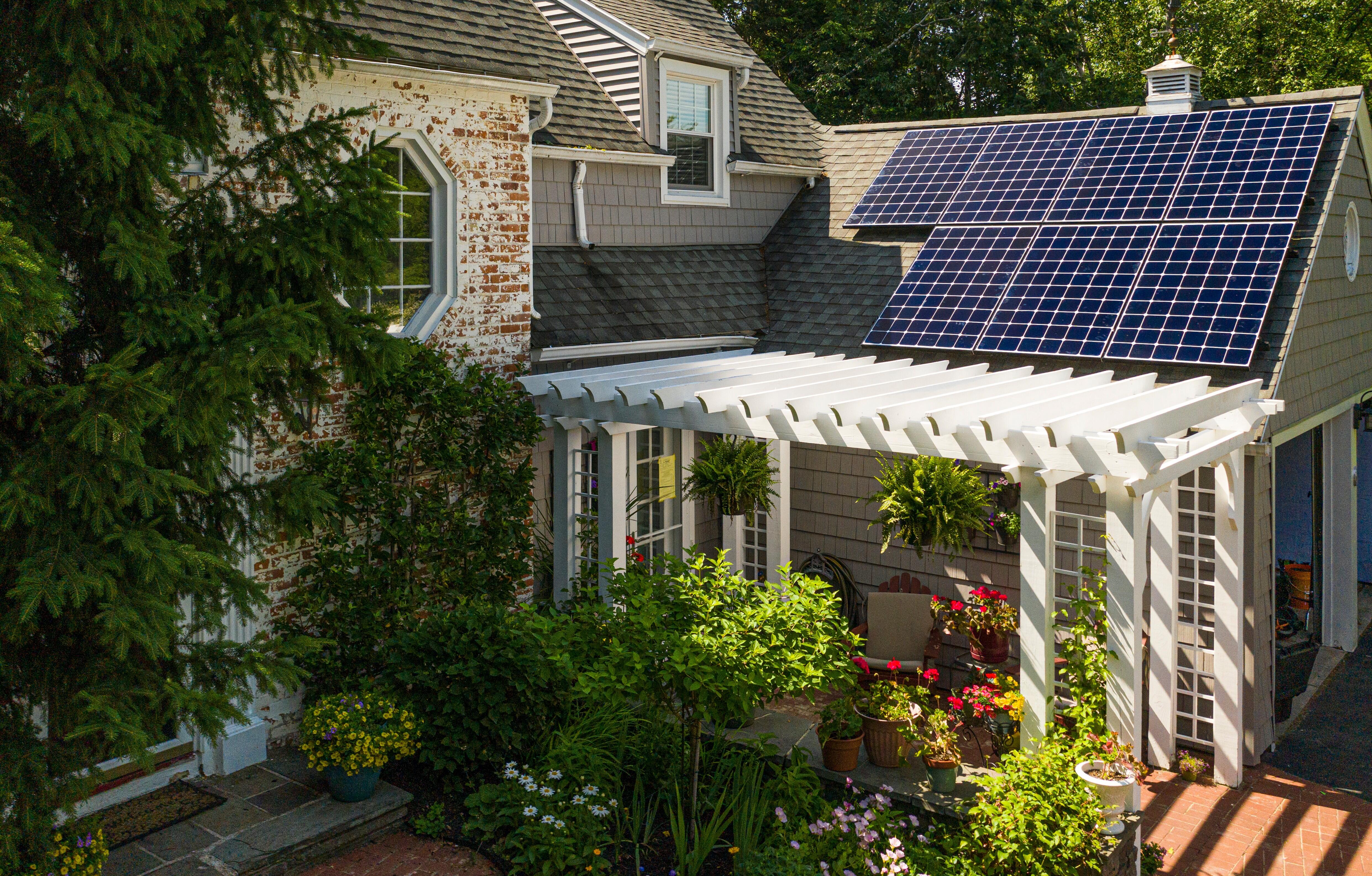 Kit solar aislada 6 paneles inversor 5kw y batería litio 2.4kw