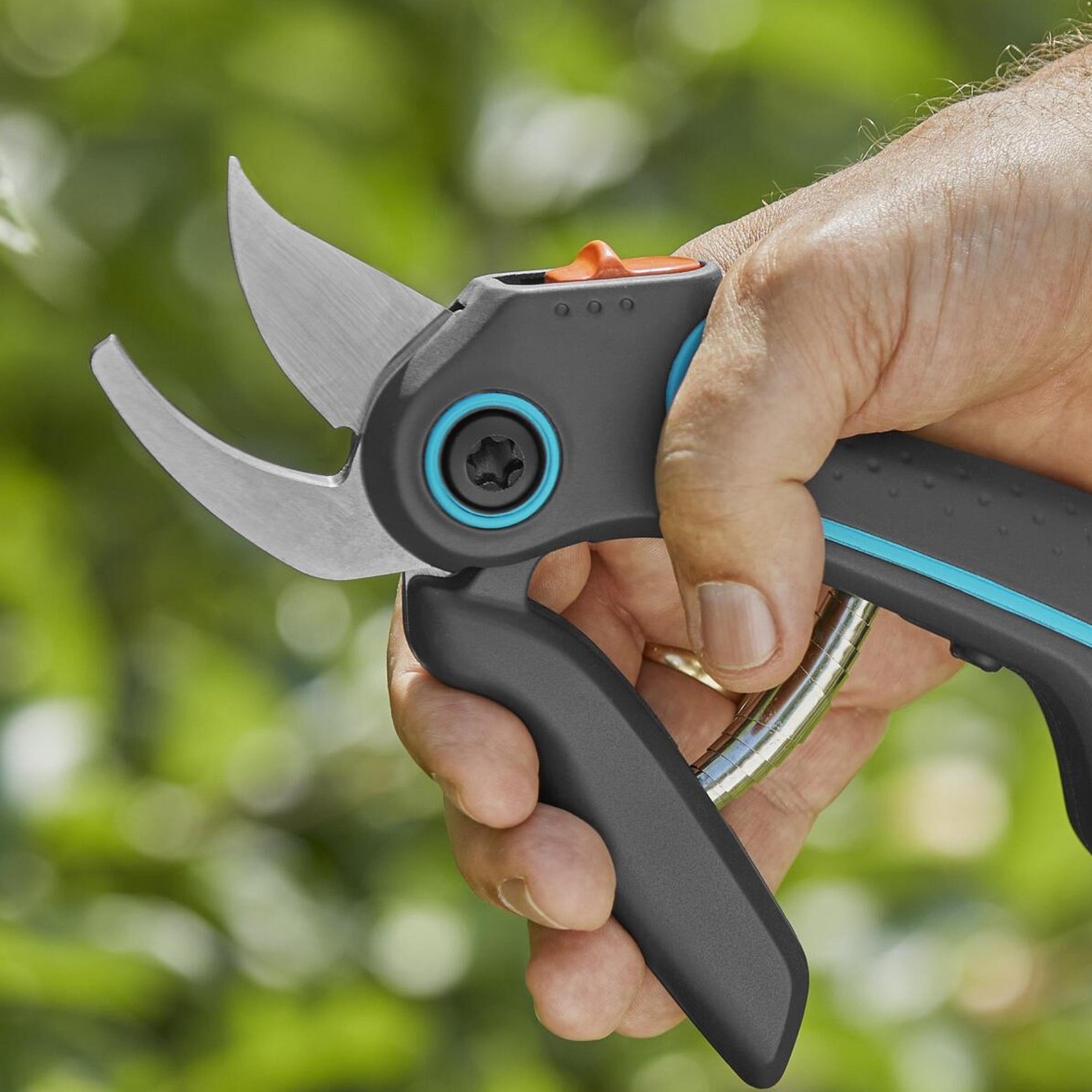 Sécateur sur batterie GARDENA AssistCut 1222220 L.2.5 cm 3.6 V Leroy