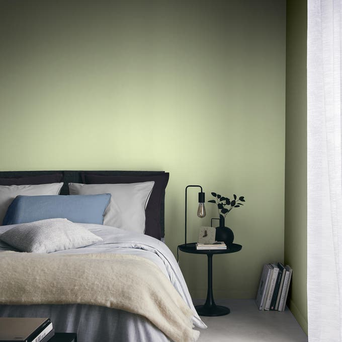 quarto de casal pintado com verde seco