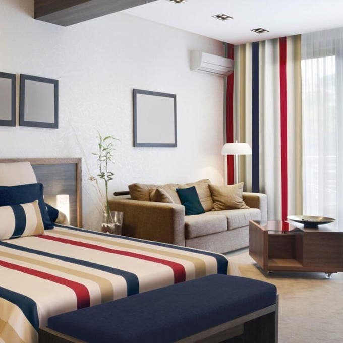 Dormitorio con doble cortina. 
