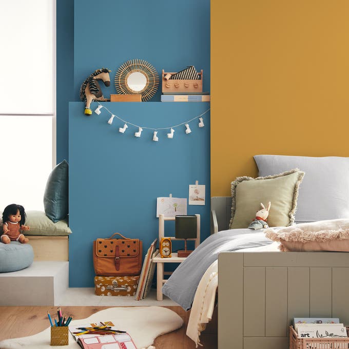 quarto de criança azul e amarelo