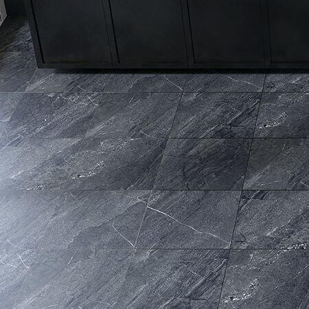 Piastrella da pavimento esterno in gres porcellanato 60 x 120 cm rettificato nero e antracite opaco Hellir R10 traffico intenso (pei 4/5) Sp. 9 mm 1.44 mq - 2