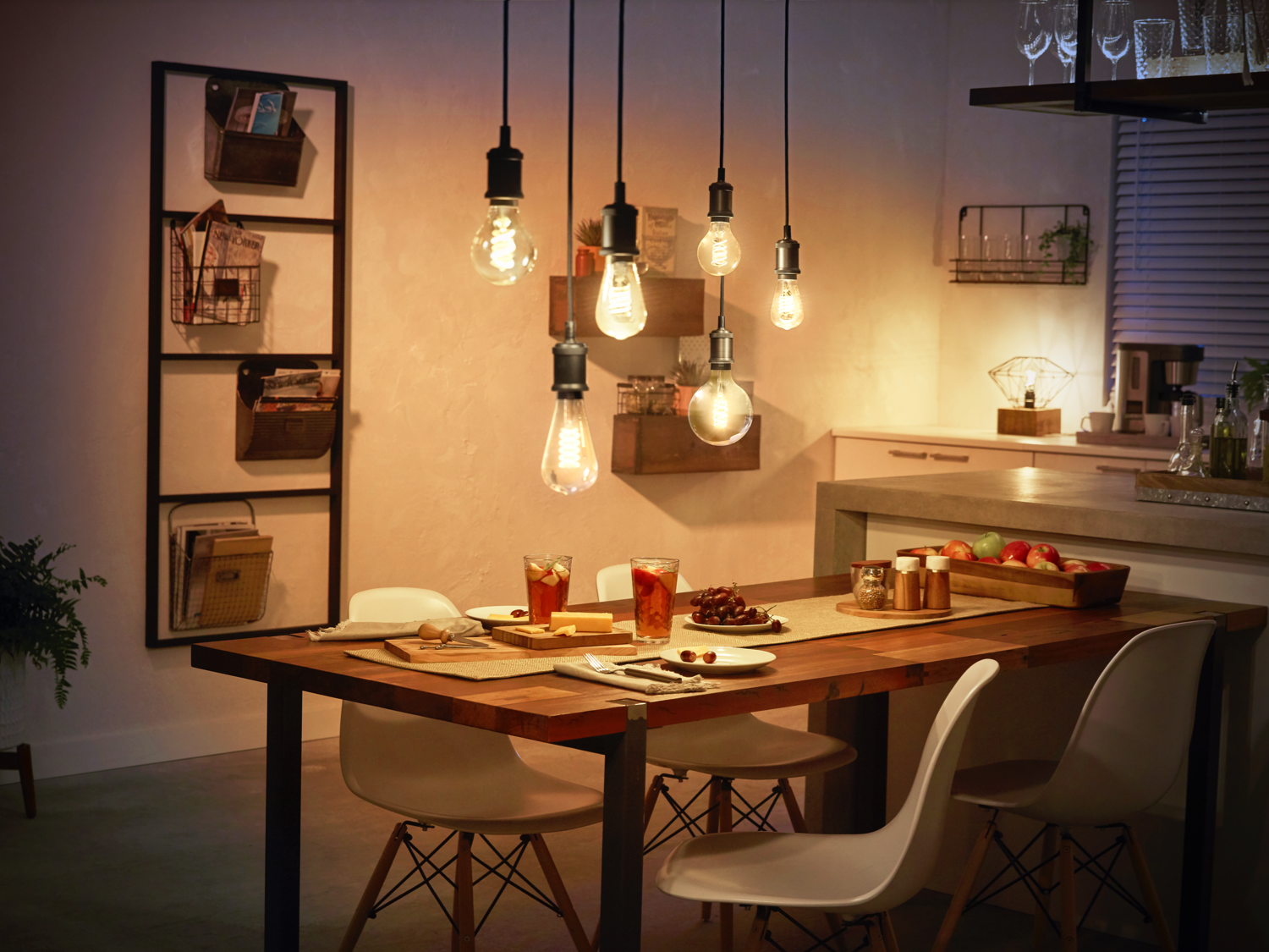 Lampadina LED 34300900, E27 globo, trasparente, luce calda, 7W = 550 LM (equiv 40 W) classe energetica G dimmerabile, PHILIPS HUE - 6
