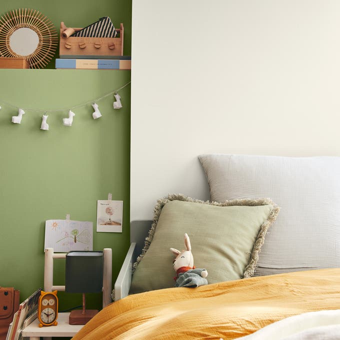 quarto de criança pintado com tinta da cor verde LUXENS Biobased