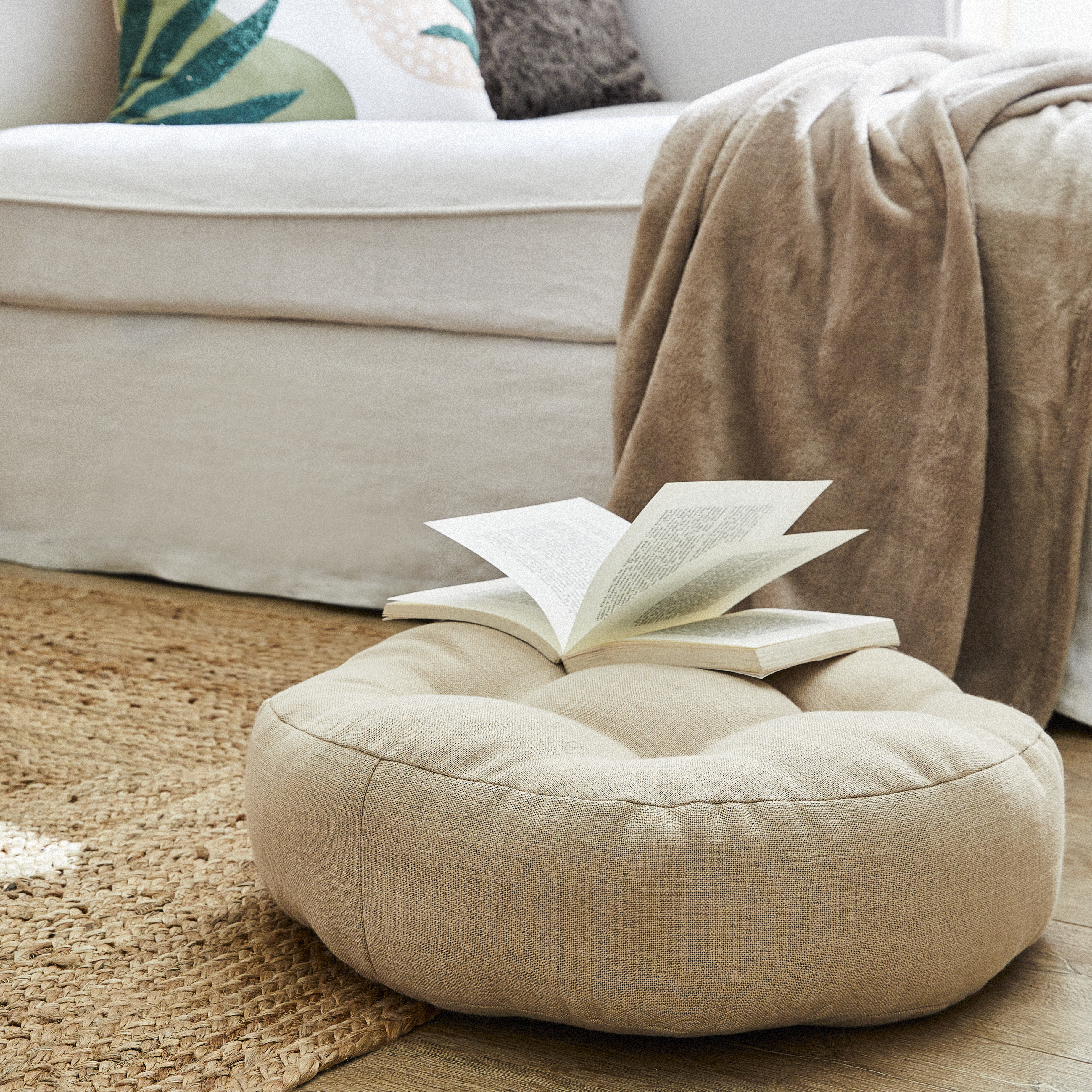 Poduszka na podłogę okrągła Haivy beżowa 45 x 45 x 11.5 cm Inspire - 21