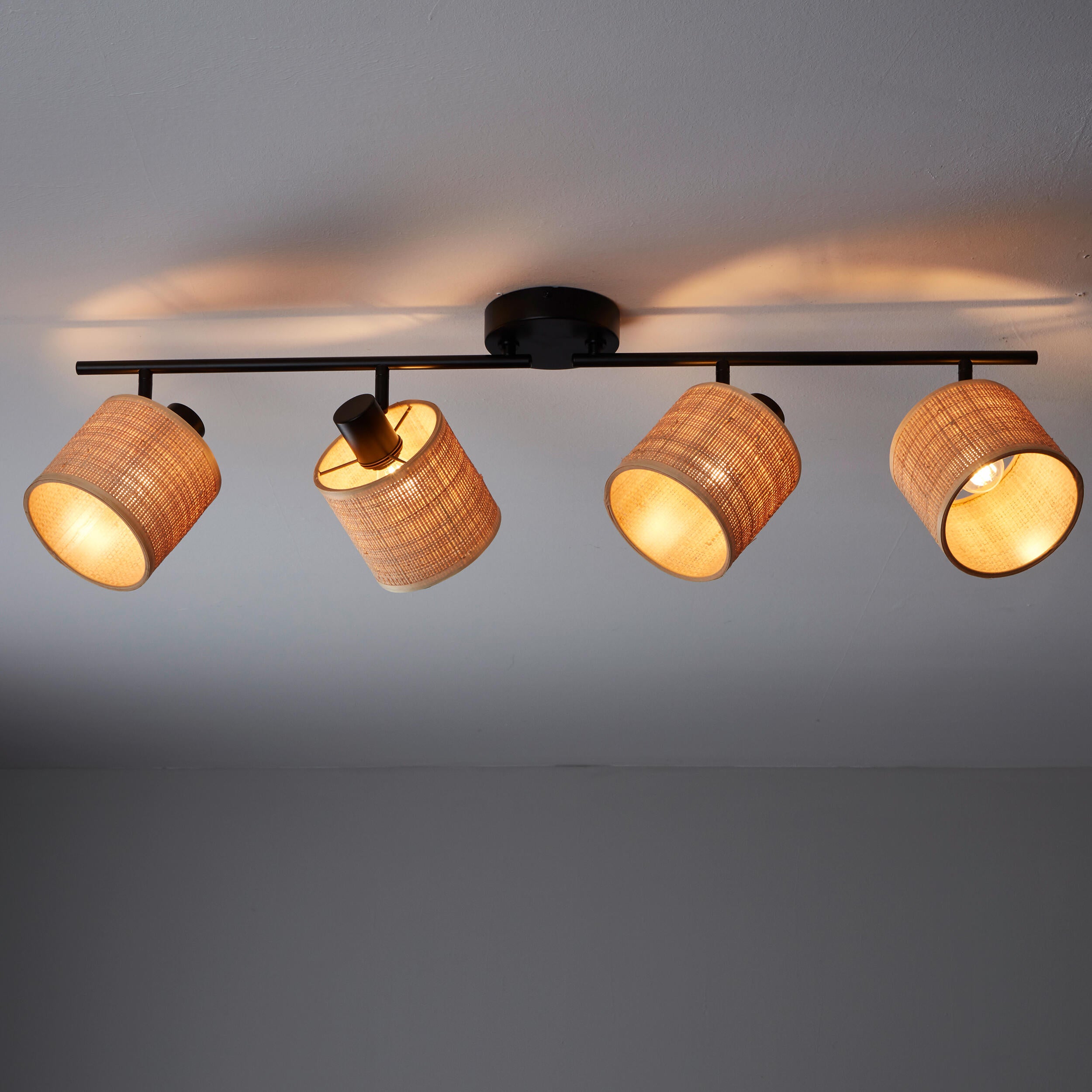 Foco decorativo INSPIRE CARVI 4 luzes 76 cm metal - 17