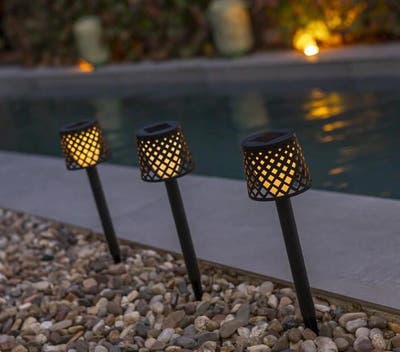 Ilumina tu jardín o terraza con lámparas solares