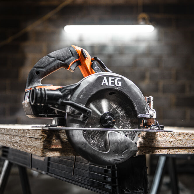 Scie circulaire sans fil AEG POWERTOOLS BKS18BL2-0, 0 batterie - 5