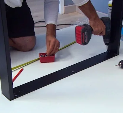 aparafusar pés de mesa no tampo 
