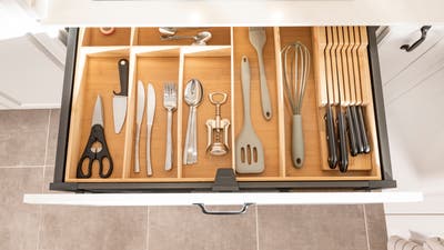 La práctica barra para utensilios de cocina Kitchen Today de Brabantia