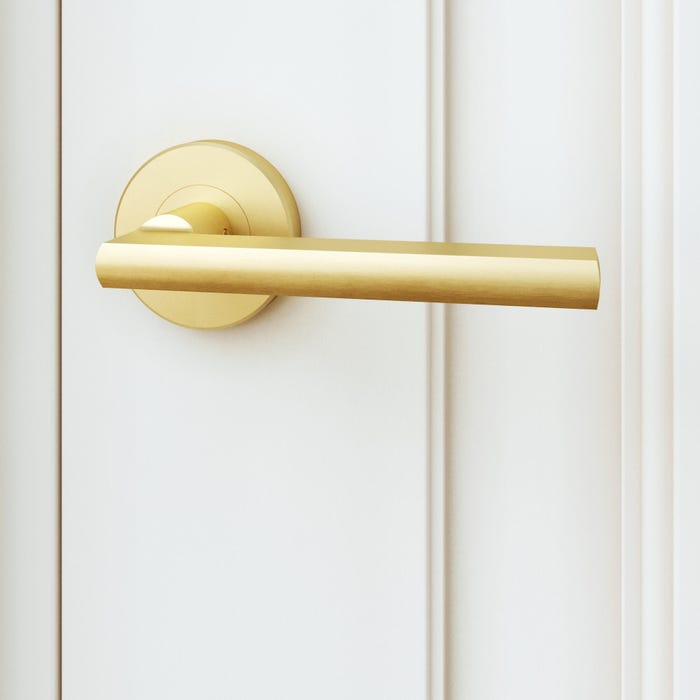 Poignée de porte sur rosace LEE en laiton brossé