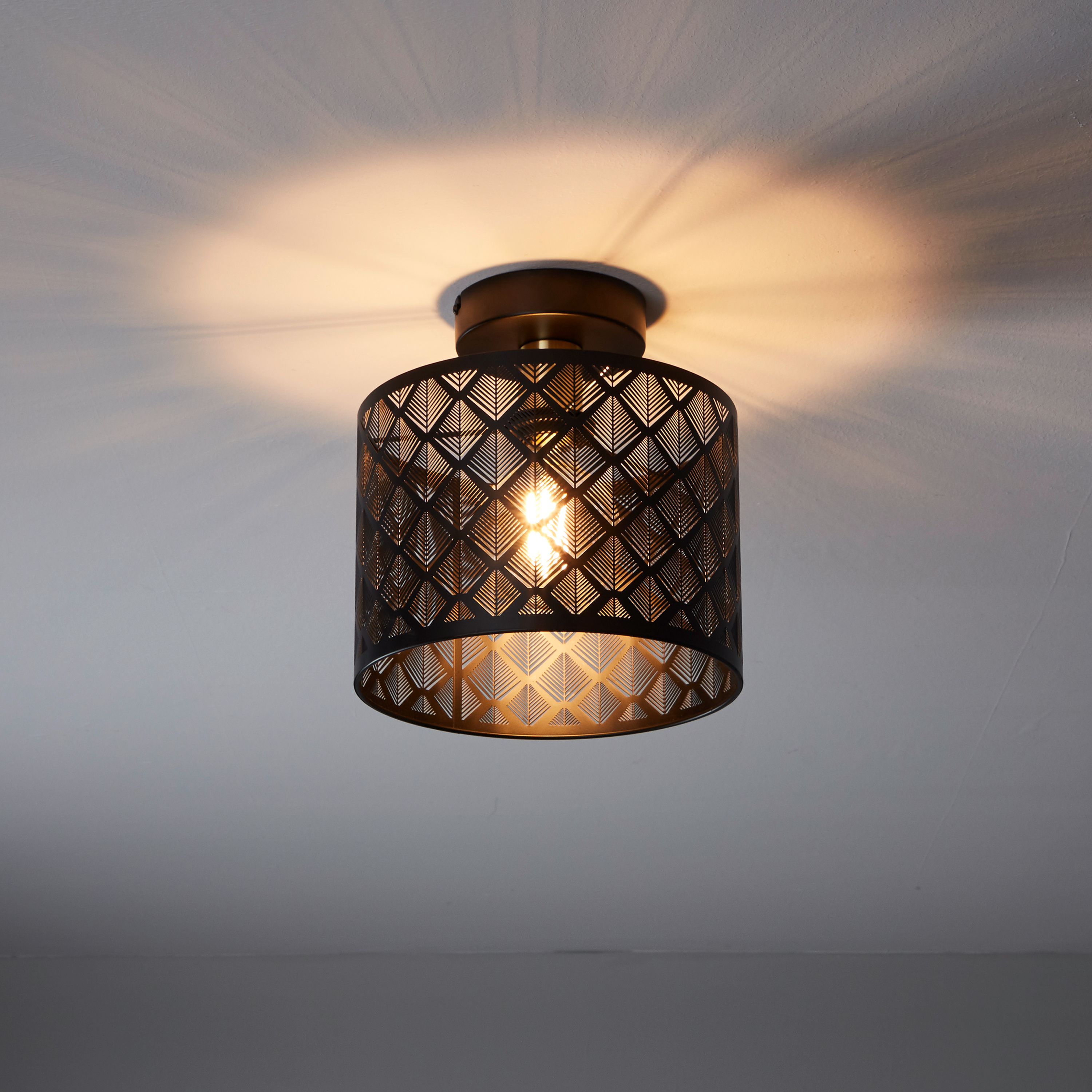 Plafonnier 1 x E27, glamour, métal noir et laiton, Galati, INSPIRE, D.25 cm - 2