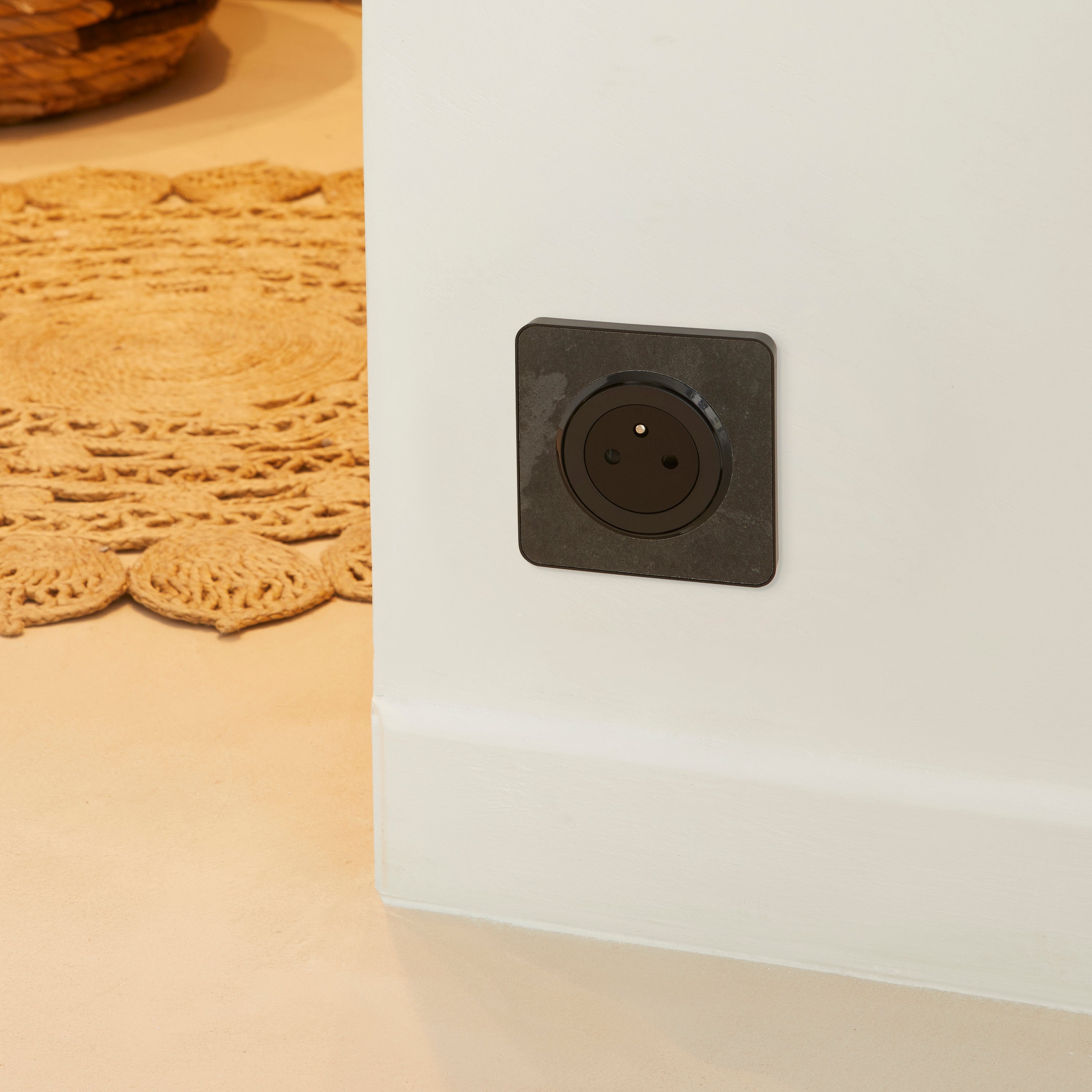 Prise avec terre affleurante à assembler Lumia, LEXMAN black - 3