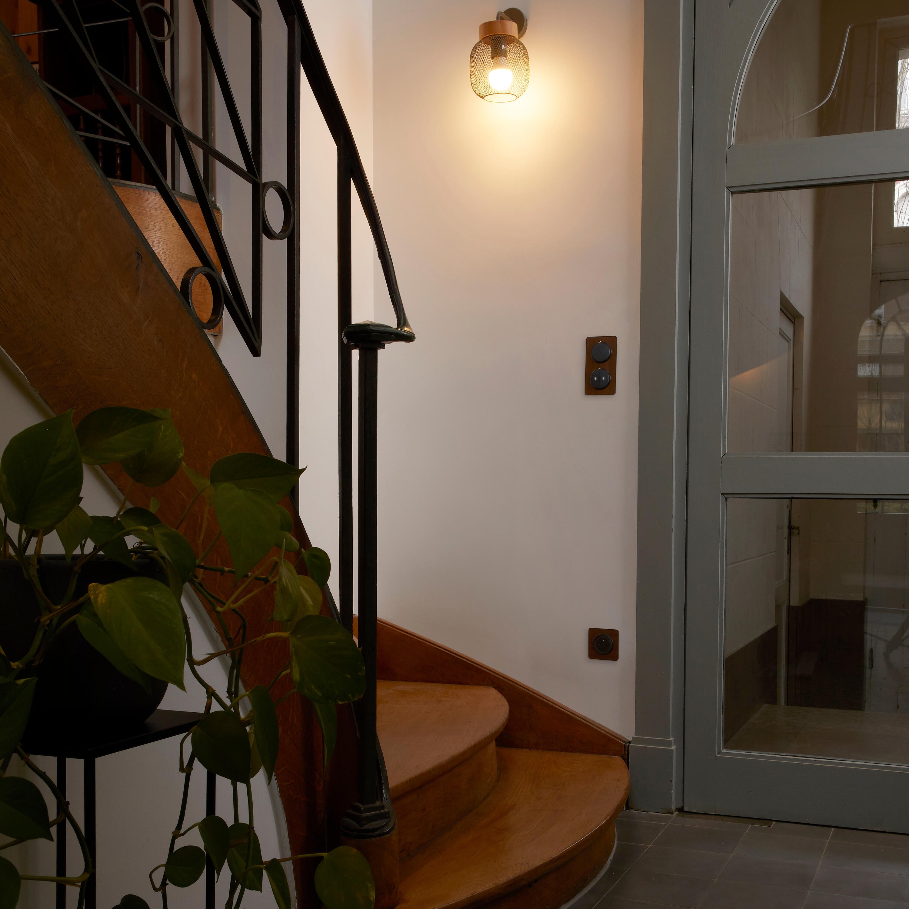 Prise avec terre affleurante à assembler Lumia, LEXMAN black - 9