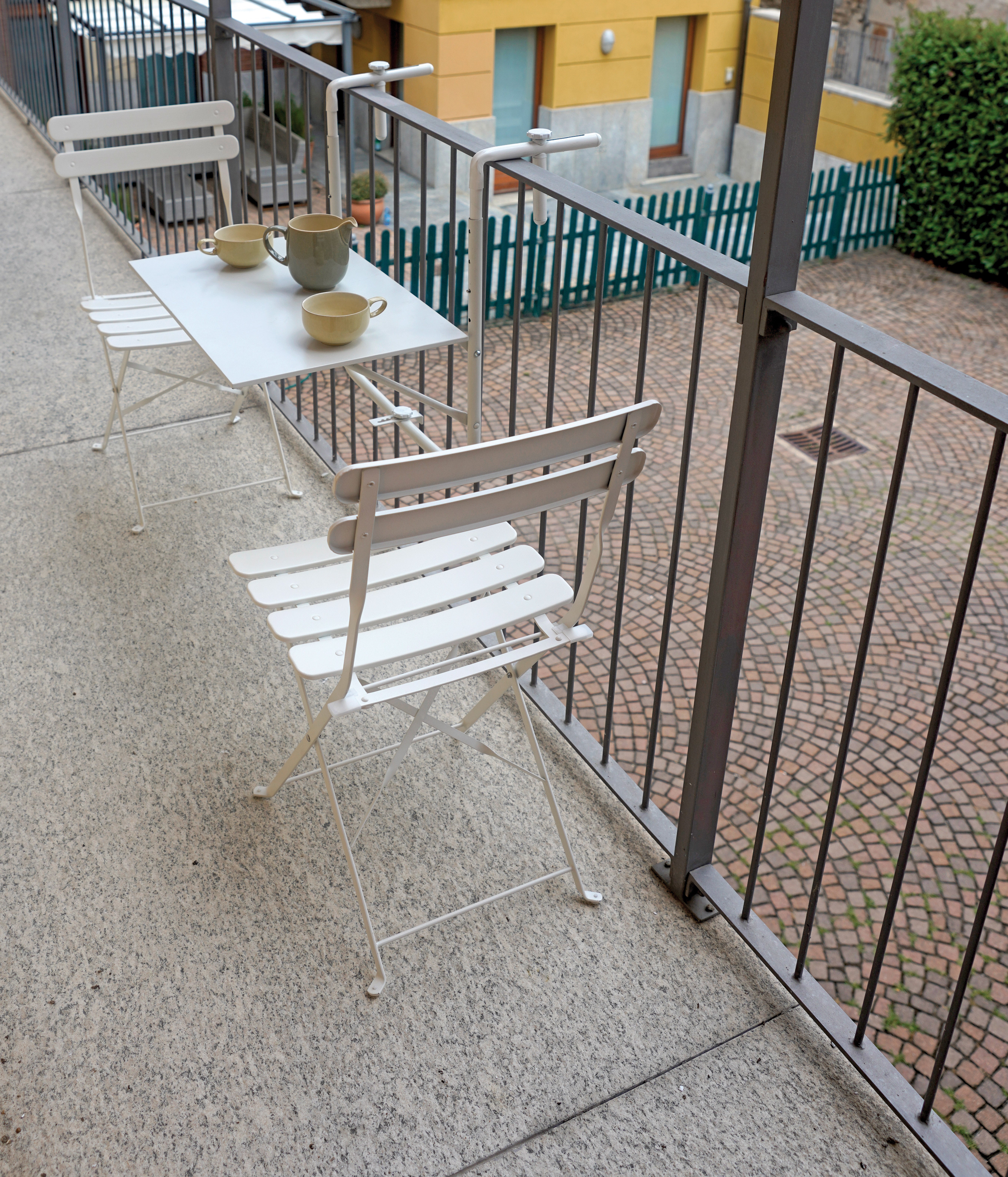 tavolino in ferro da giardino